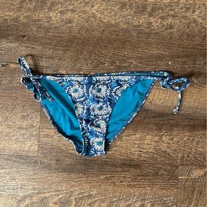 Old Navy string bikini bottom blue paisley - size M